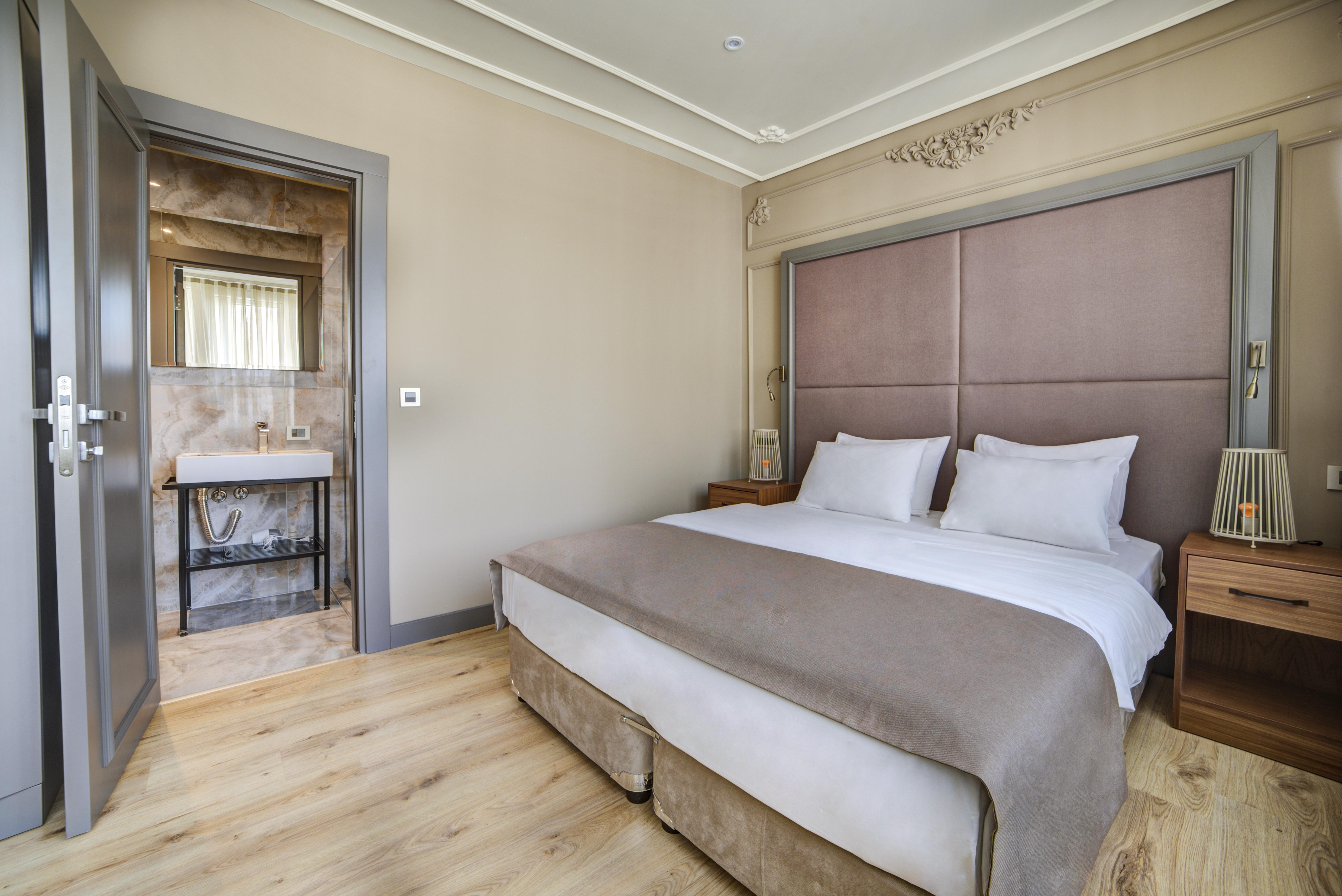 Отель Taksim Premium 3*